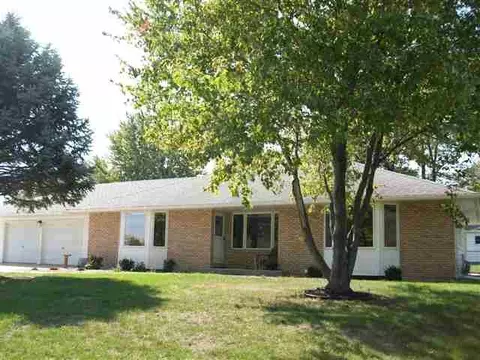 2338 Eagle Dr, Freeport, IL 61032 photo 1