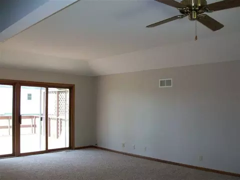 2338 Eagle Dr, Freeport, IL 61032 photo 2