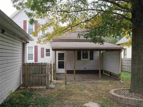835 S Arcade Ave, Freeport, IL 61032 photo 2