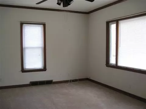 835 S Arcade Ave, Freeport, IL 61032 photo 9