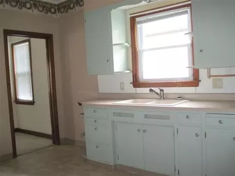 835 S Arcade Ave, Freeport, IL 61032 photo 8