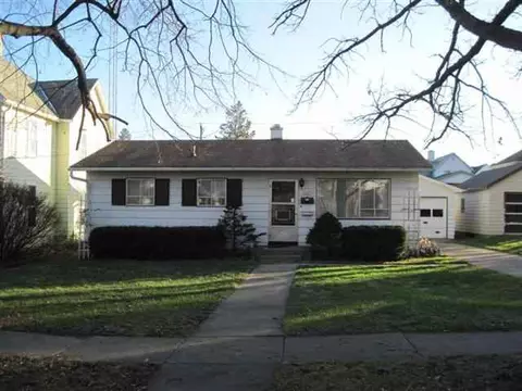 533 E Center St, Freeport, IL 61032 photo 1