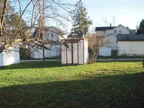 533 E Center St, Freeport, IL 61032 photo 11