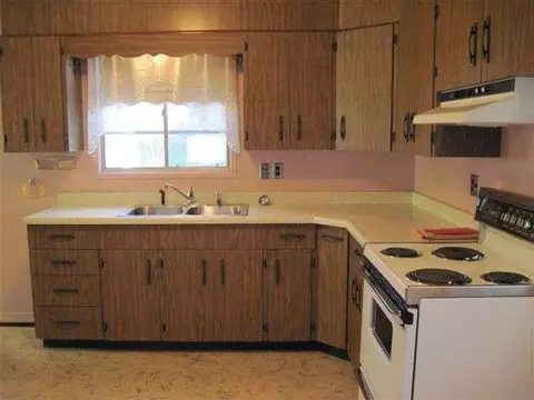 533 E Center St, Freeport, IL 61032 photo 6