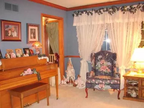 2419 Shepard Dr, Freeport, IL 61032 photo 2