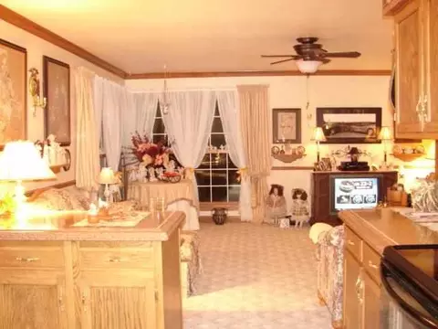 2419 Shepard Dr, Freeport, IL 61032 photo 5