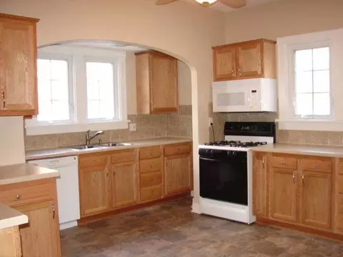 103 N Bailey, Freeport, IL 61032 photo 5