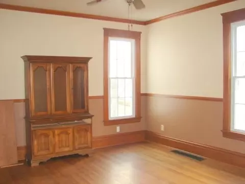 103 N Bailey, Freeport, IL 61032 photo 8