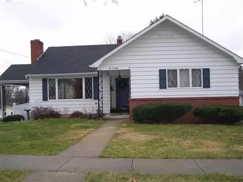 208 S Burns St, Lanark, IL 61046 photo 1
