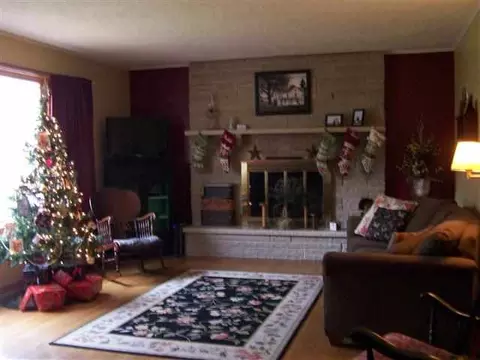 208 S Burns St, Lanark, IL 61046 photo 2