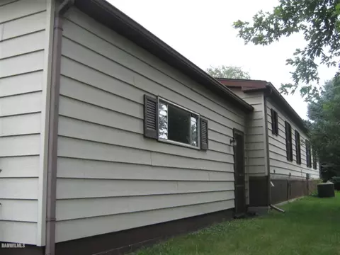 119 Roundtree Dr, Freeport, IL 61032 photo 11