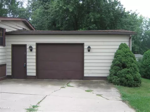 119 Roundtree Dr, Freeport, IL 61032 photo 12