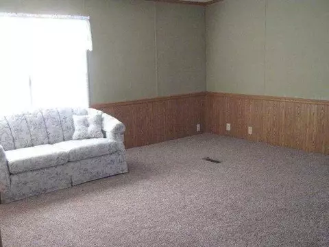 119 Roundtree Dr, Freeport, IL 61032 photo 4