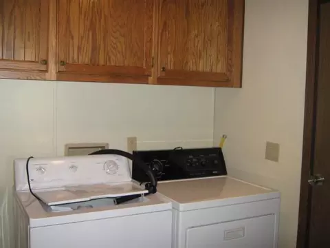 119 Roundtree Dr, Freeport, IL 61032 photo 9