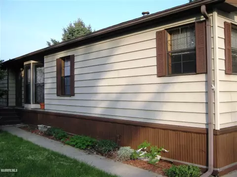 119 Roundtree Dr, Freeport, IL 61032 photo 1