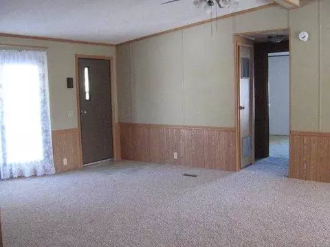 119 Roundtree Dr, Freeport, IL 61032 photo 3