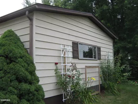 119 Roundtree Dr, Freeport, IL 61032 photo 10