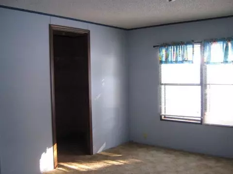 119 Roundtree Dr, Freeport, IL 61032 photo 8