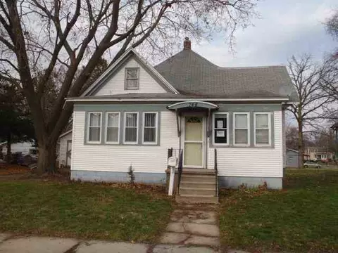 744 E Center St, Freeport, IL 61032 photo 1