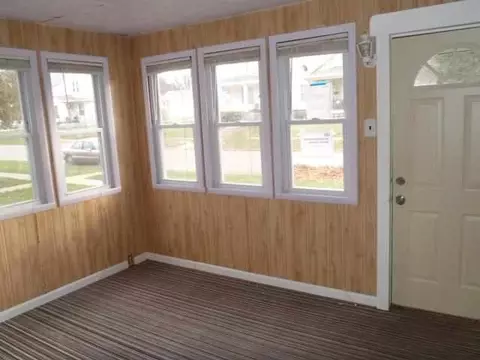 744 E Center St, Freeport, IL 61032 photo 5