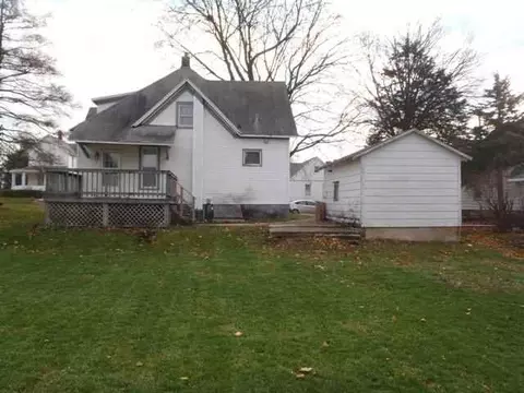 744 E Center St, Freeport, IL 61032 photo 4
