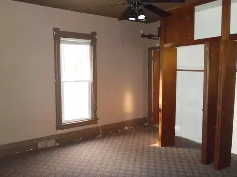 744 E Center St, Freeport, IL 61032 photo 8