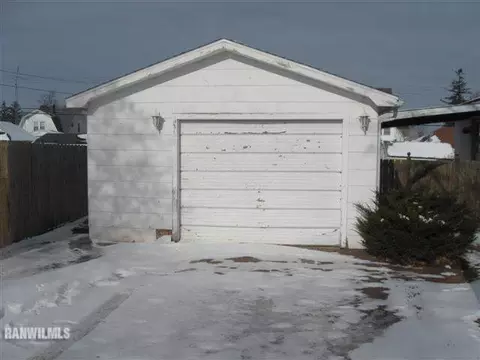 527 E Franklin St, Lanark, IL 61046 photo 3