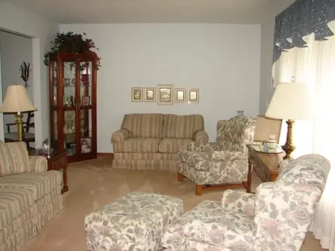 2107 Cimarron Dr, Freeport, IL 61032 photo 2