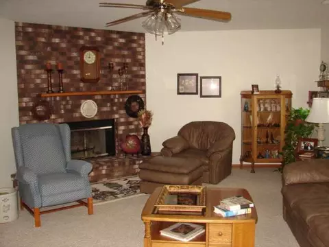 2107 Cimarron Dr, Freeport, IL 61032 photo 6