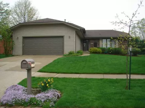 2107 Cimarron Dr, Freeport, IL 61032 photo 1
