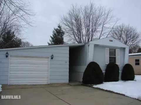 102 Fieldcrest, Freeport, IL 61032 photo 1