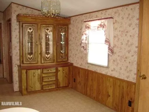 102 Fieldcrest, Freeport, IL 61032 photo 5