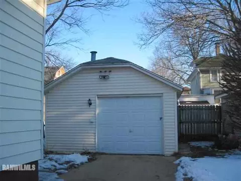 106 E Wayne St, Freeport, IL 61032 photo 10
