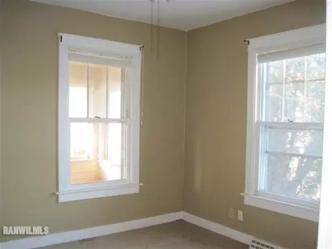 106 E Wayne St, Freeport, IL 61032 photo 6