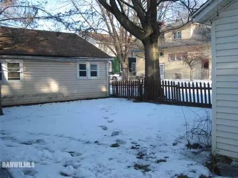 106 E Wayne St, Freeport, IL 61032 photo 11