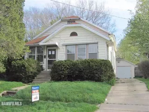 106 E Wayne St, Freeport, IL 61032 photo 1