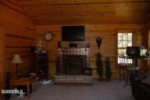 582 E Main, Benton, WI 53803 photo 6