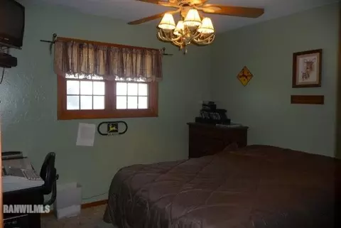 582 E Main, Benton, WI 53803 photo 10