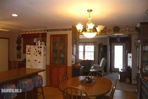 582 E Main, Benton, WI 53803 photo 2