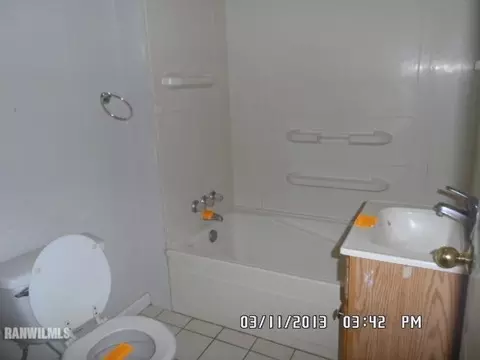 905 E Garden St, Freeport, IL 61032 photo 7