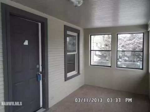 905 E Garden St, Freeport, IL 61032 photo 2