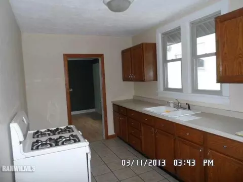 905 E Garden St, Freeport, IL 61032 photo 5