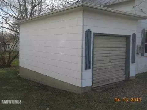 105 E Maple St, Mcconnell, IL 61050 photo 2