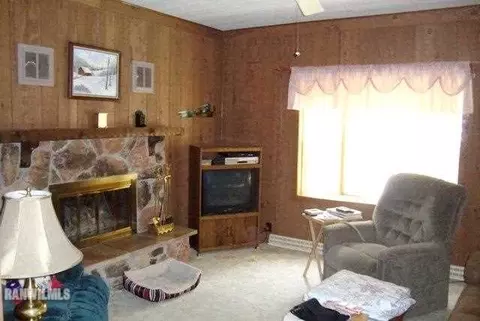 802 Empire St, Freeport, IL 61032 photo 2