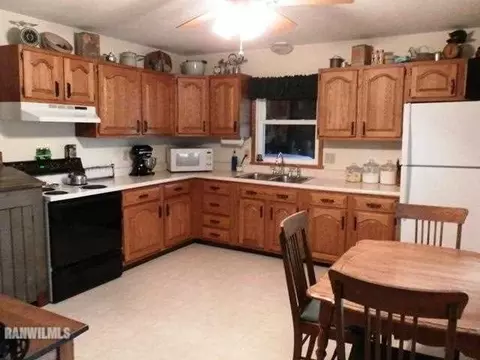 704 E Snyder, Davis, IL 61019 photo 3