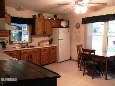 704 E Snyder, Davis, IL 61019 photo 4