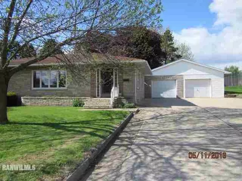 125 E Pleasant St, Lanark, IL 61046 photo 1