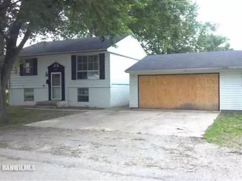 1555 E Deleon, Freeport, IL 61032 photo 1