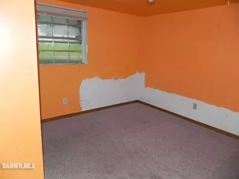 1555 E Deleon, Freeport, IL 61032 photo 10