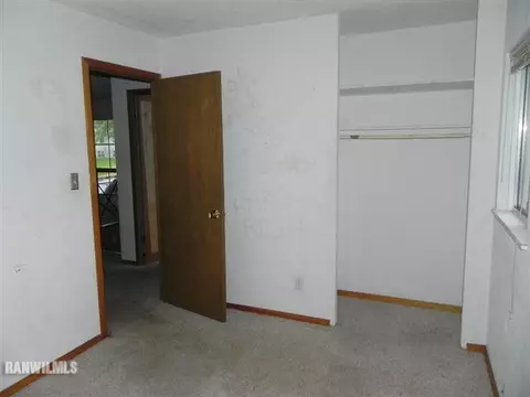 1555 E Deleon, Freeport, IL 61032 photo 6